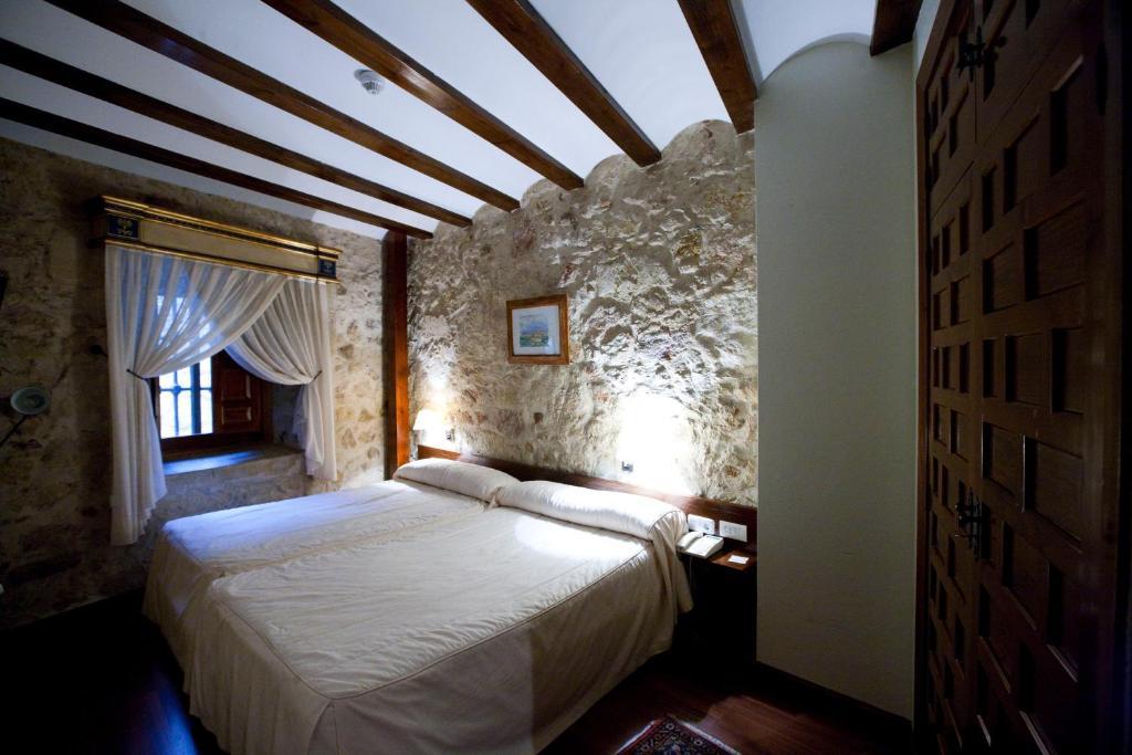 Microtel Placentinos Hotel 2*