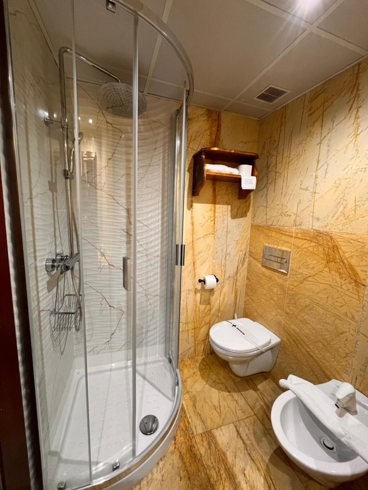 Microtel Placentinos 2*
